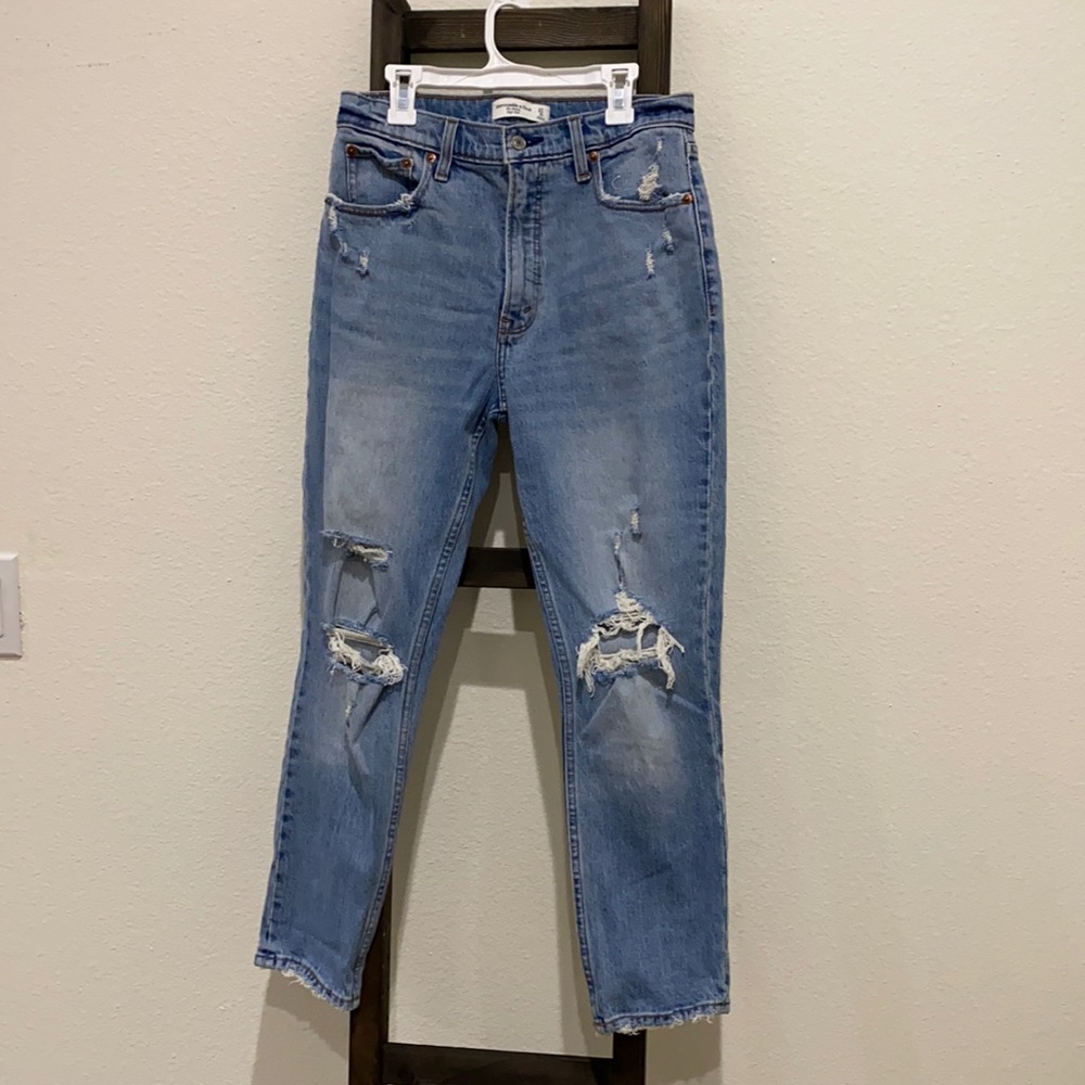 Abercrombie and Fitch mom jeans